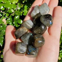 Load image into Gallery viewer, Labradorite Tumble